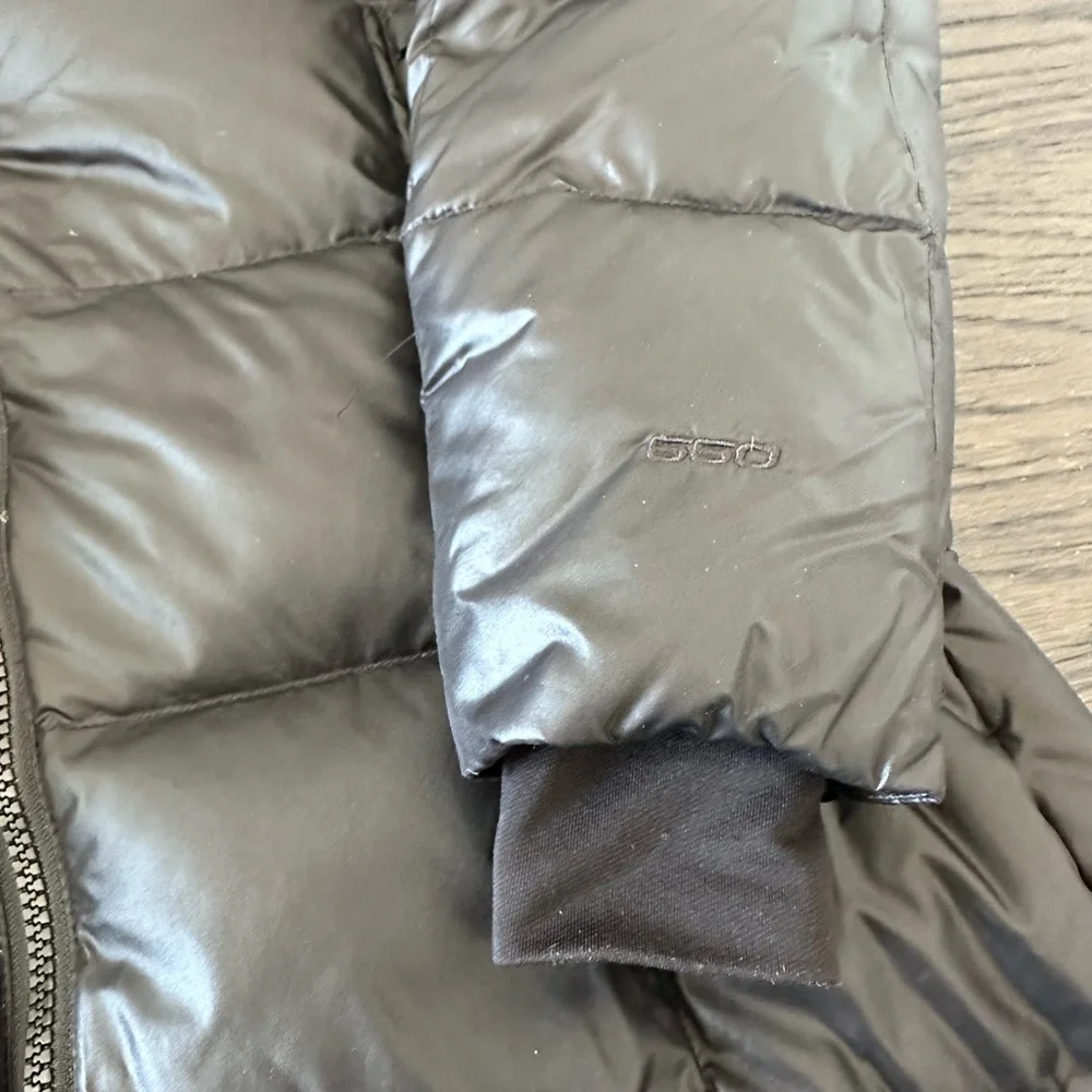 The North Face Women's Black Puffer Jacket - Picture 2 of 9